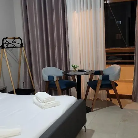 Bazar 5 Mini Appartement Tirana